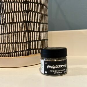 NWT Lush Kitchen Exclusive - Gingerbread Lip Scrub
